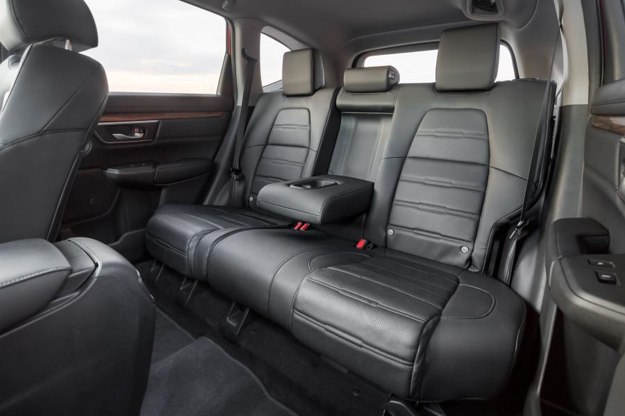 Интерьер Honda CR-V 2017 года  (WW) (фото 36 из 65)
